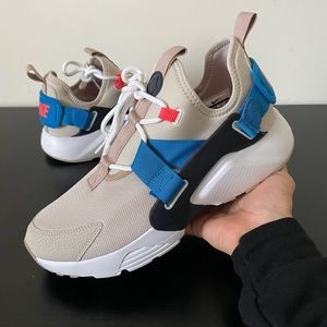 Nike Air Huarache City Low Cream Desert Sand Blue Nebula